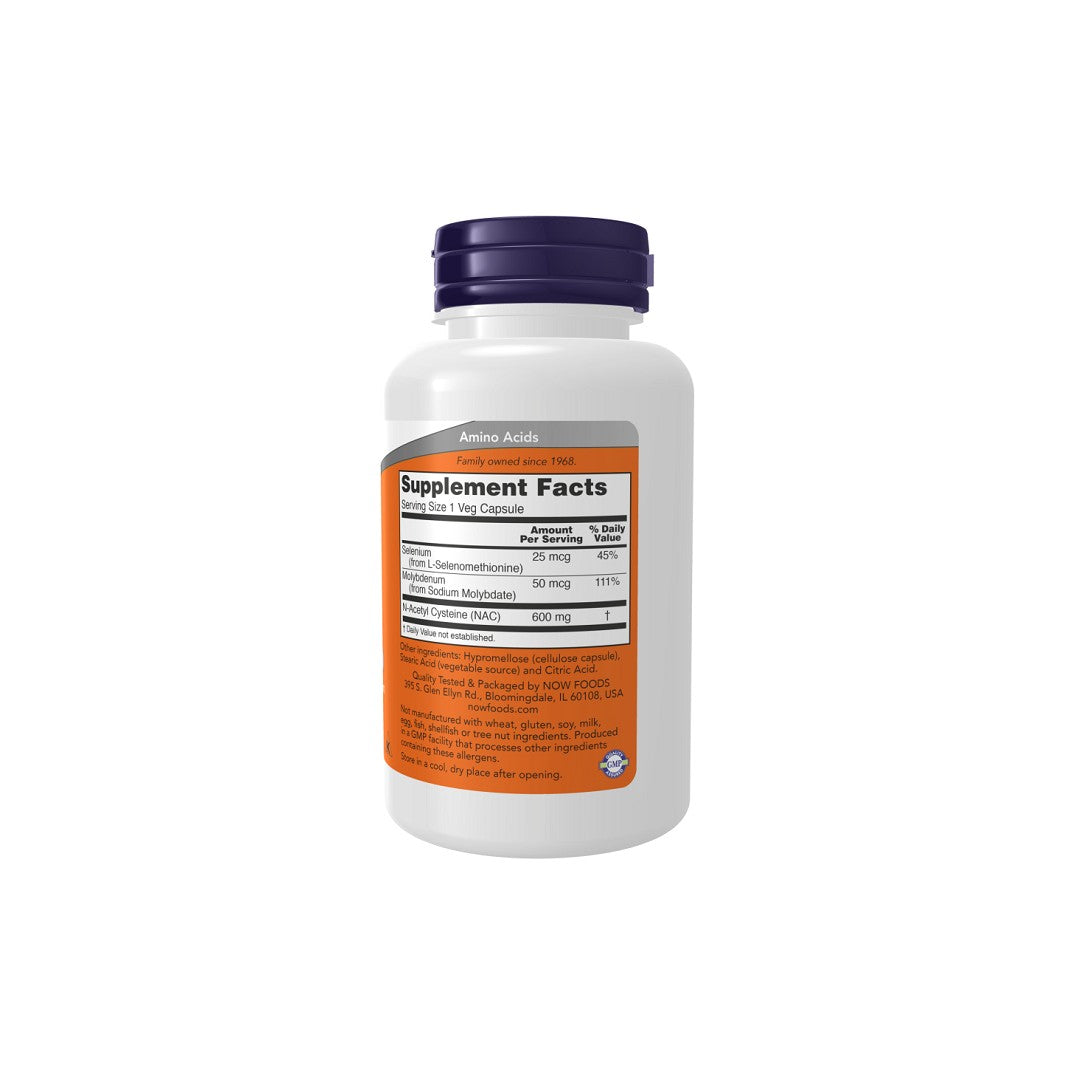 Eine Flasche Now Foods N-Acetyl Cystein 600mg 250 pflanzliche Kapseln zur Förderung der Lebergesundheit auf weißem Hintergrund.