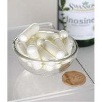 Vorschaubild für Eine Schale mit weißen Pillen neben einer Flasche Swanson Inosin - 500 mg 60 Veggie-Kapseln.