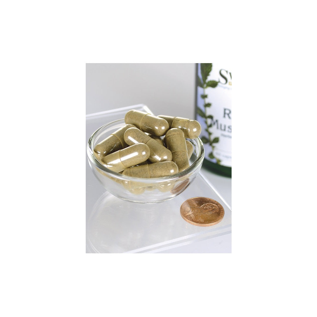 Eine Schale Swanson's Reishi-Pilz 600 mg 60 Veggie-Kapseln, vollgepackt mit antioxidativen Eigenschaften und mit den kraftvollen immunologischen Vorteilen des Reishi-Pilzes, wird zusammen mit einer erfrischenden Flasche grünem Tee serviert.