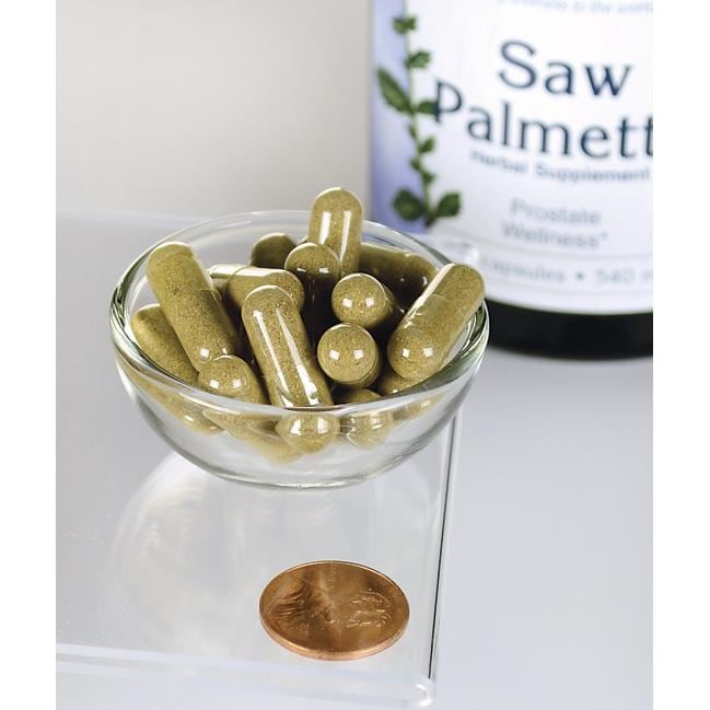 Swanson Sägepalme - 540 mg 250 Kapseln, die dafür bekannt sind, dass sie die Gesundheit der Prostata und der Harnwege fördern, werden in einer Schale neben einem Penny präsentiert.