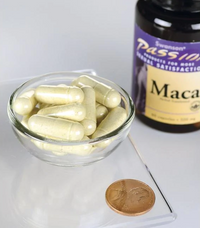 Vorschaubild für Eine Schale Swanson Maca - 500 mg 60 Kapseln und einen Pfennig daneben.