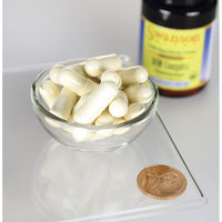 Vorschaubild für Eine Schale Swanson DIM Complex - 100 mg 30 Kapseln neben einem Pfennig.